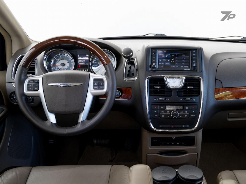 Foto do veículo CHRYSLER TOWN & COUNTRY TOWN COUNTRY 2015 127.556 KM 120.000,00