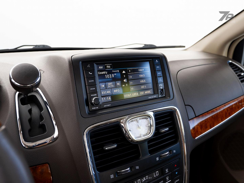 Foto do veículo CHRYSLER TOWN & COUNTRY TOWN COUNTRY 2015 127.556 KM 120.000,00
