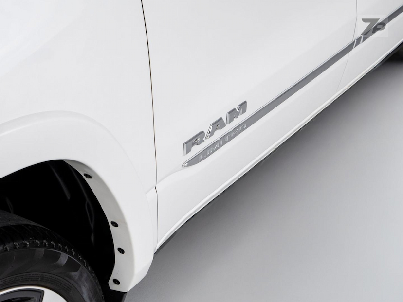 Foto do veículo RAM 1500  LIMITED HEMI 2023 27.903 KM 465.000,00