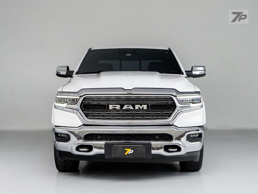 Foto do veículo RAM 1500  LIMITED HEMI 2023 27.903 KM 465.000,00