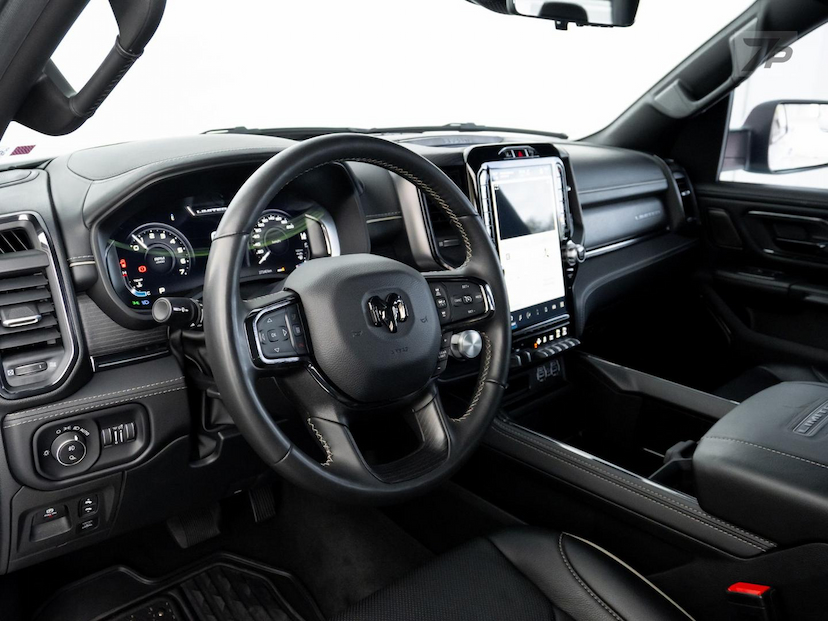 Foto do veículo RAM 1500  LIMITED HEMI 2023 27.903 KM 465.000,00