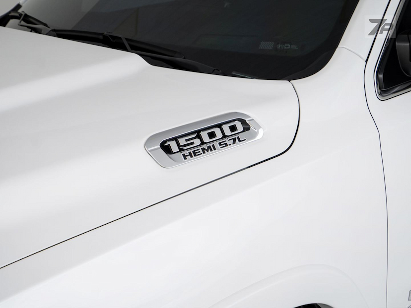 Foto do veículo RAM 1500  LIMITED HEMI 2023 27.903 KM 465.000,00