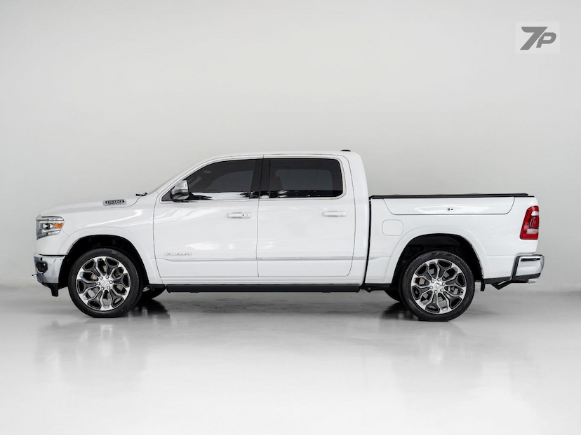 Foto do veículo RAM 1500  LIMITED HEMI 2023 27.903 KM 465.000,00
