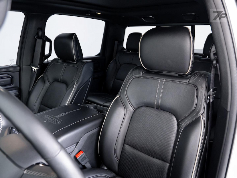Foto do veículo RAM 1500  LIMITED HEMI 2023 27.903 KM 465.000,00