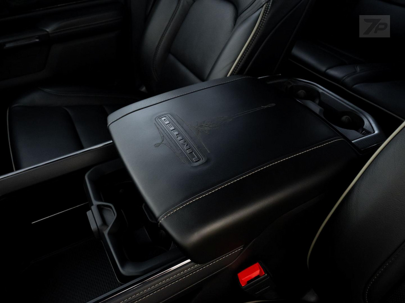Foto do veículo RAM 1500  LIMITED HEMI 2023 27.903 KM 465.000,00