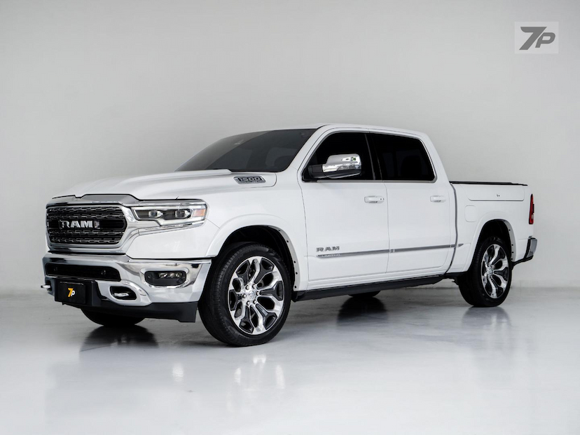 Foto do veículo RAM 1500  LIMITED HEMI 2023 27.903 KM 465.000,00