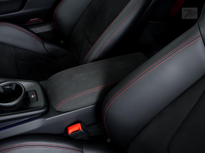 Foto do veículo PORSCHE 911  CAR 4GTS 2023 3.494 KM 1.099.000,00