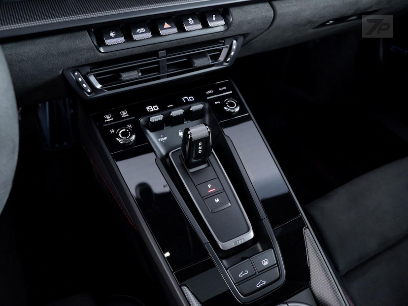 Foto do veículo PORSCHE 911  CAR 4GTS 2023 3.494 KM 1.099.000,00