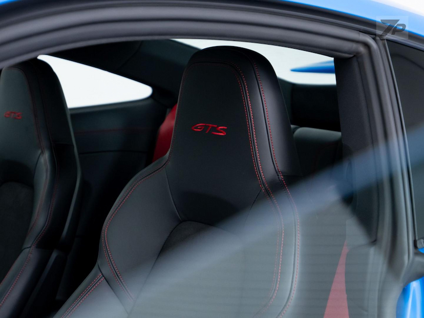 Foto do veículo PORSCHE 911  CAR 4GTS 2023 3.494 KM 1.099.000,00