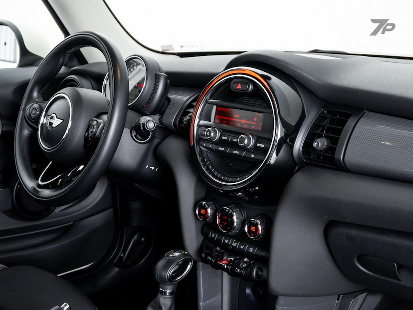 Foto do veículo MINI COOPER  1.5 TURBO 12V 3P AUT 2017 25.969 KM 96.000,00