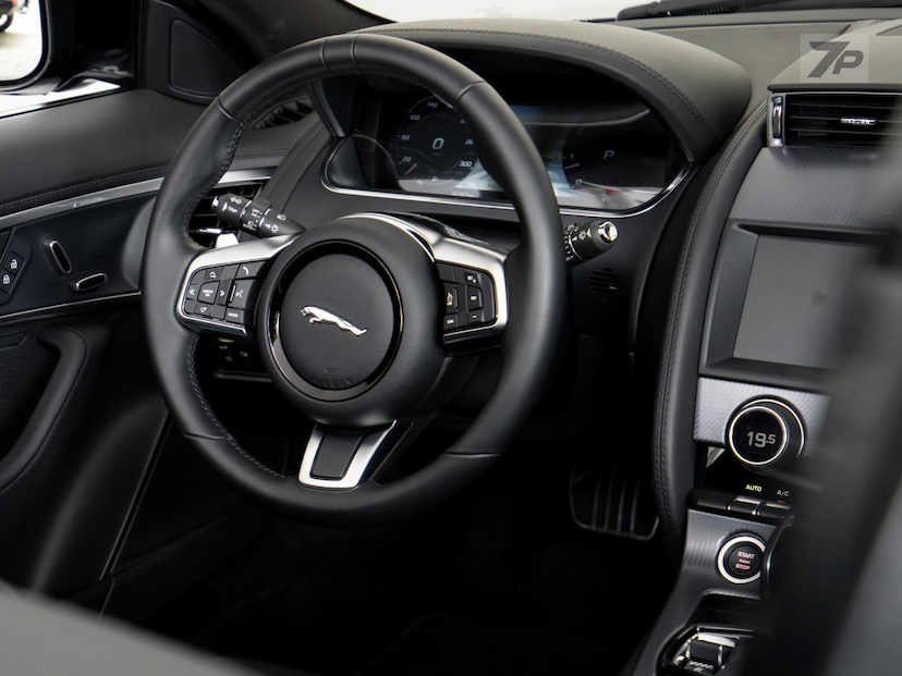 Foto do veículo JAGUAR F-TYPE  300RD CB 2023 4.001 KM 459.000,00