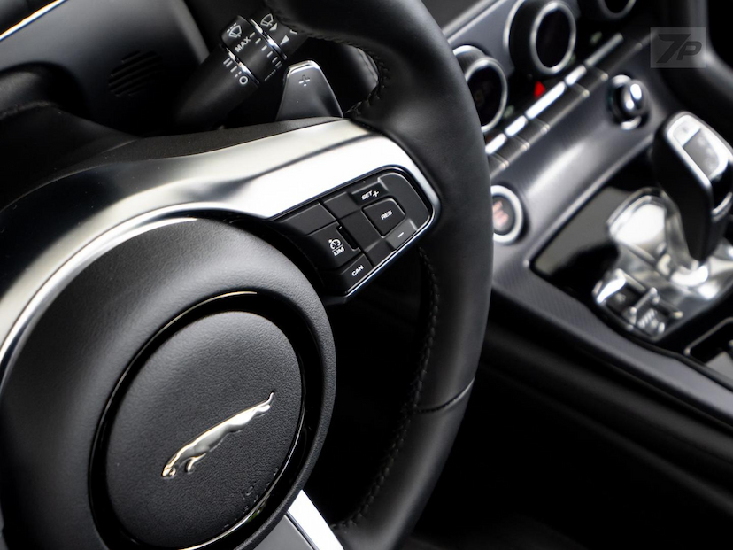 Foto do veículo JAGUAR F-TYPE  300RD CB 2023 4.001 KM 459.000,00