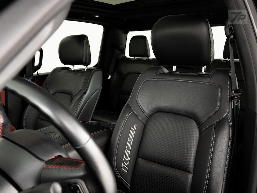 Foto do veículo RAM 1500  REBEL 5.7 HEMI CD V8 4X4 AUT 2022 57.658 KM 358.500,00