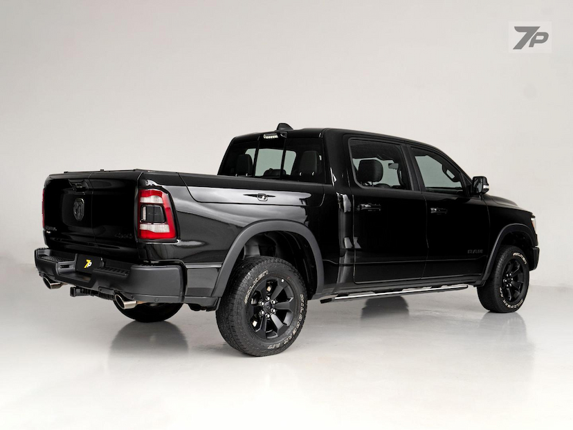 Foto do veículo RAM 1500  REBEL 5.7 HEMI CD V8 4X4 AUT 2022 57.658 KM 358.500,00