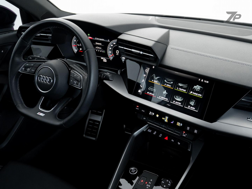 Foto do veículo AUDI A3  SPORTB. PERF. BLACK 2.0 S-TRON 2023 13.646 KM 239.800,00