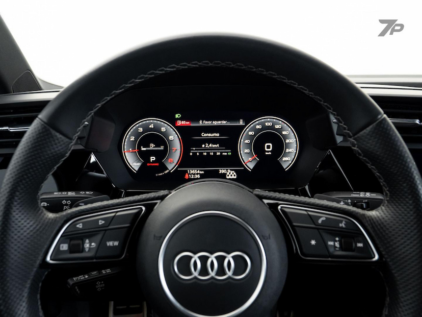 Foto do veículo AUDI A3  SPORTB. PERF. BLACK 2.0 S-TRON 2023 13.646 KM 239.800,00
