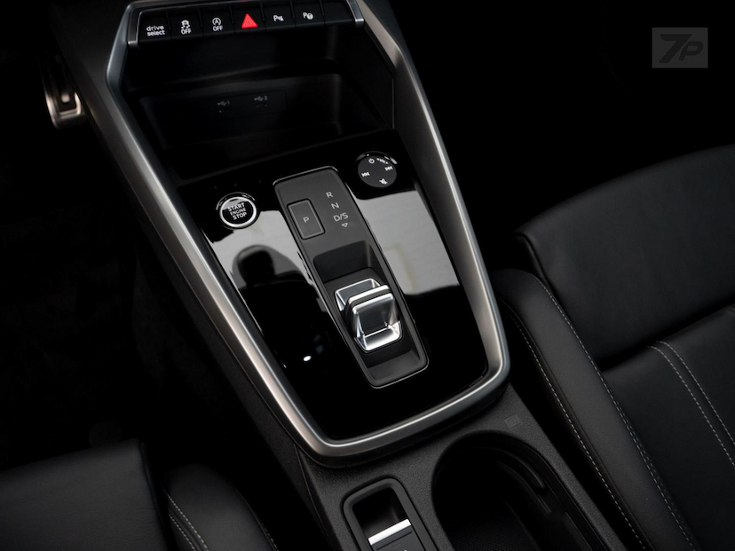 Foto do veículo AUDI A3  SPORTB. PERF. BLACK 2.0 S-TRON 2023 13.646 KM 239.800,00