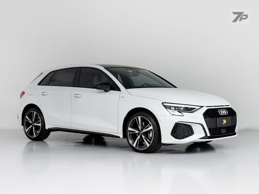 Foto do veículo AUDI A3  SPORTB. PERF. BLACK 2.0 S-TRON 2023 13.646 KM 239.800,00