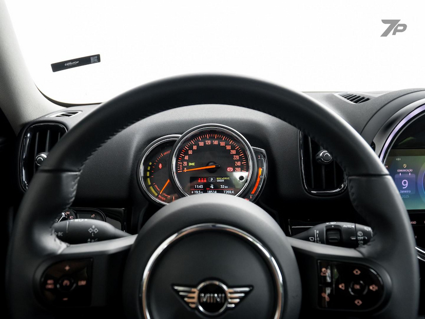 Foto do veículo MINI COUNTRYMAN COOPER  S E ALL4 1.5 HÍBRIDO 2023 18.515 KM 238.900,00
