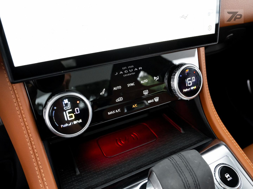 Foto do veículo JAGUAR F-PACE  PHEV R-DYNAMIC SE 2024 2.930 KM 468.000,00