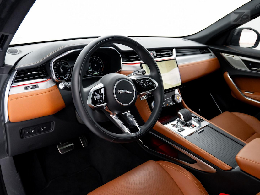 Foto do veículo JAGUAR F-PACE  PHEV R-DYNAMIC SE 2024 2.930 KM 468.000,00