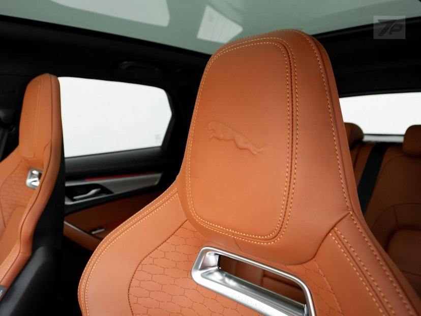 Foto do veículo JAGUAR F-PACE  PHEV R-DYNAMIC SE 2024 2.930 KM 468.000,00