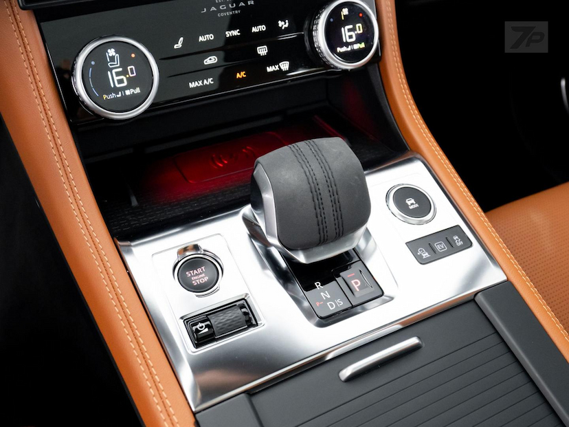 Foto do veículo JAGUAR F-PACE  PHEV R-DYNAMIC SE 2024 2.930 KM 468.000,00