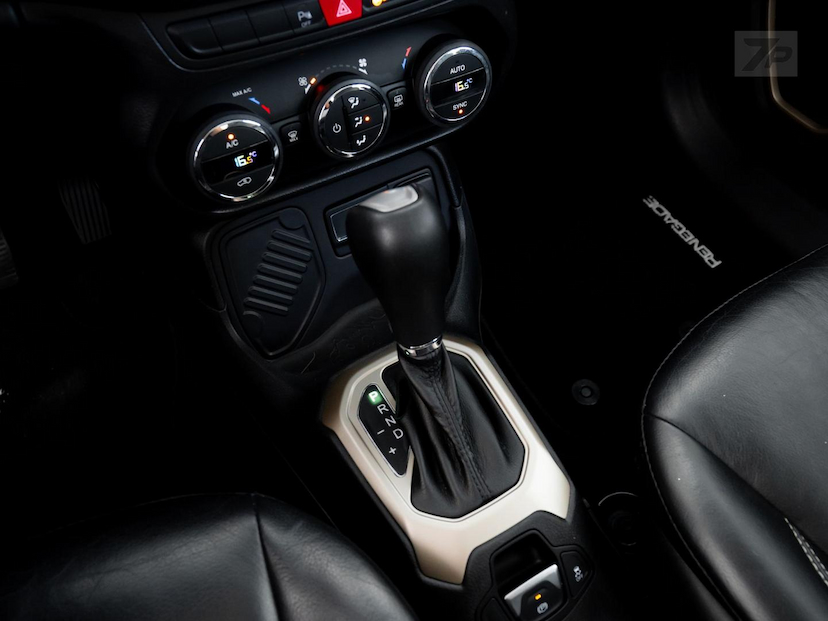 Foto do veículo JEEP RENEGADE  1.8 16V FLEX LONGITUDE 4P AUTOMATICO 2016 106.330 KM 67.700,00