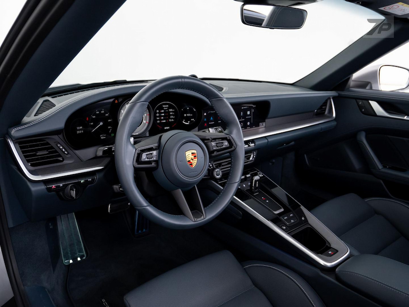 Foto do veículo PORSCHE 911  TURBO CAB 2024 988 KM 1.680.000,00