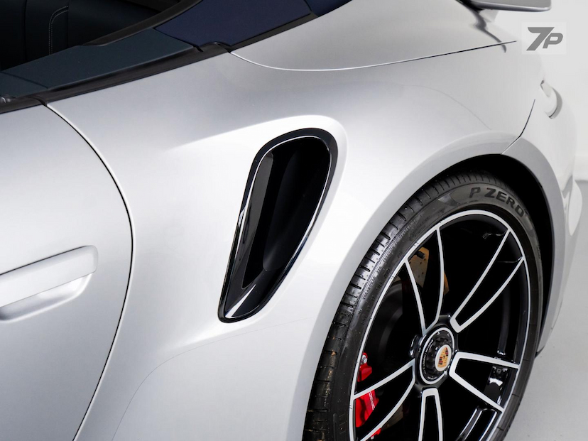 Foto do veículo PORSCHE 911  TURBO CAB 2024 988 KM 1.680.000,00