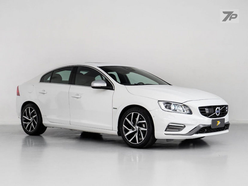 Foto do veículo VOLVO S60  2.0 T6 R-DES 2016 65.932 KM 119.500,00