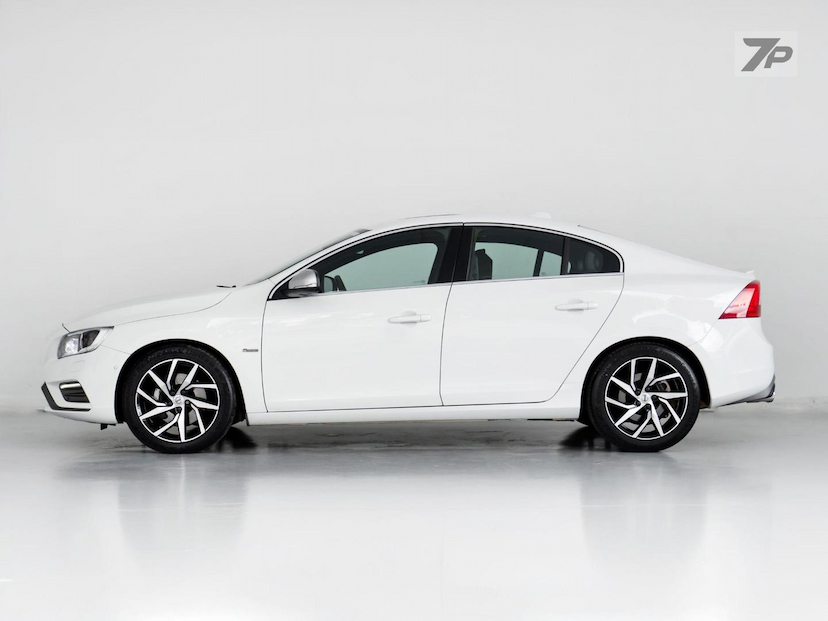 Foto do veículo VOLVO S60  2.0 T6 R-DES 2016 65.932 KM 119.500,00