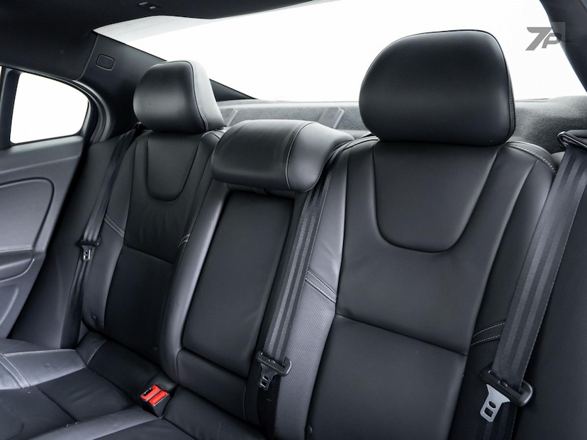 Foto do veículo VOLVO S60  2.0 T6 R-DES 2016 65.932 KM 119.500,00