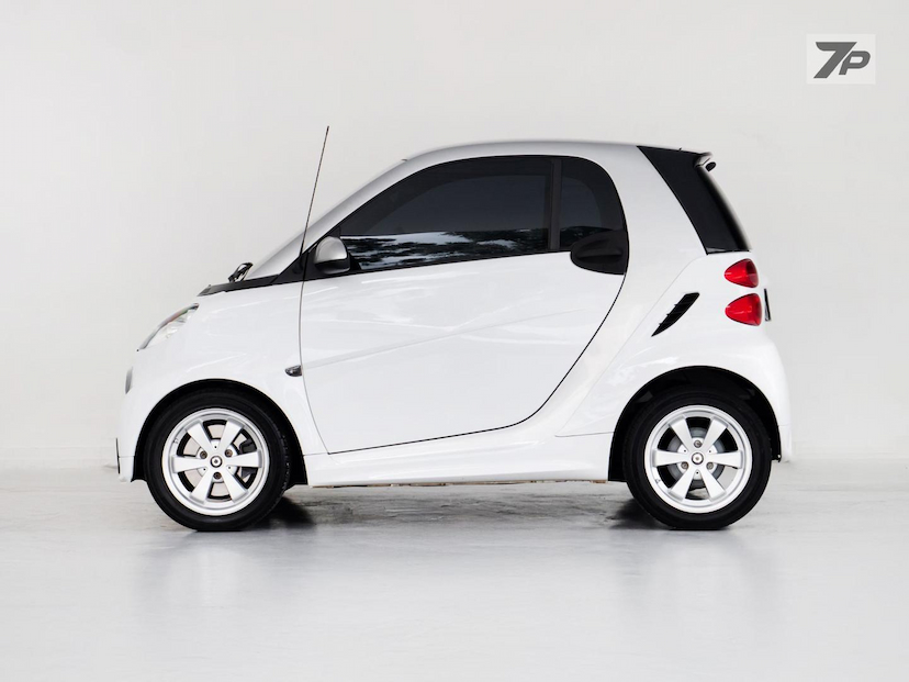Foto do veículo SMART FORTWO  COUPE 62 2015 14.800 KM 78.900,00