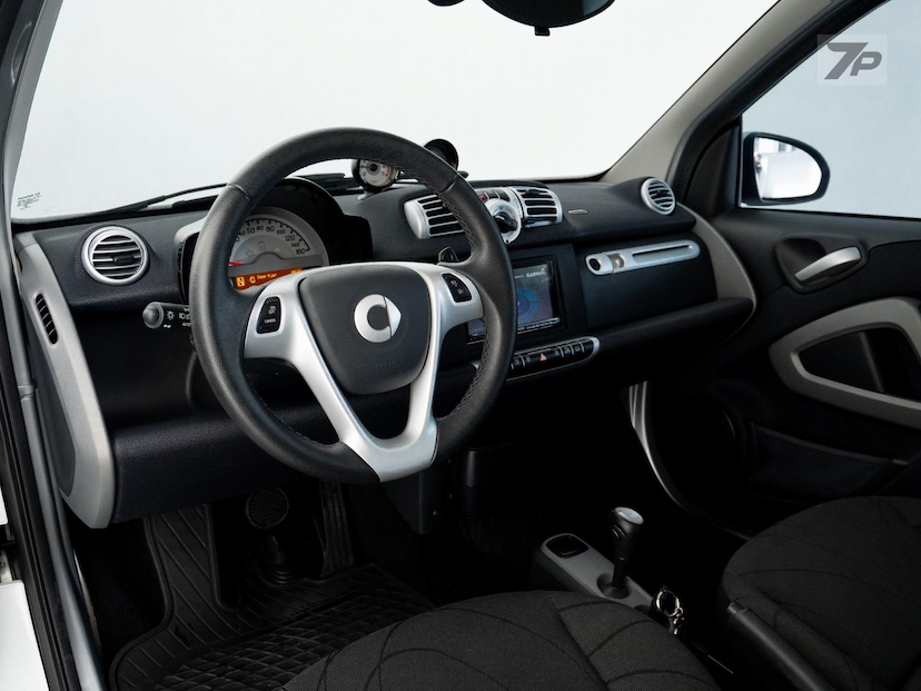 Foto do veículo SMART FORTWO  COUPE 62 2015 14.800 KM 78.900,00