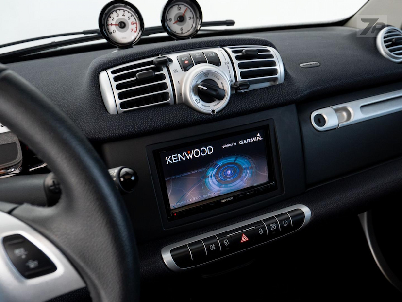 Foto do veículo SMART FORTWO  COUPE 62 2015 14.800 KM 78.900,00