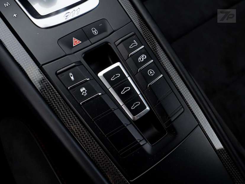 Foto do veículo PORSCHE 911  CARRERA GTS COUPE 3.0 (991) 2019 29.462 KM 738.500,00