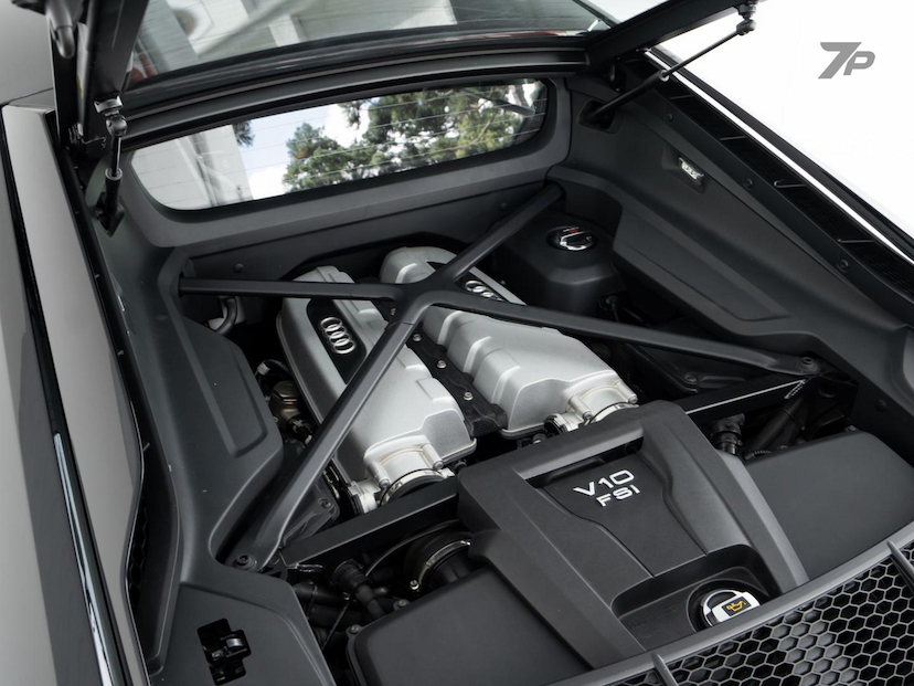 Foto do veículo AUDI R8  CP 5.2FSI P 2021 12.181 KM 1.639.000,00