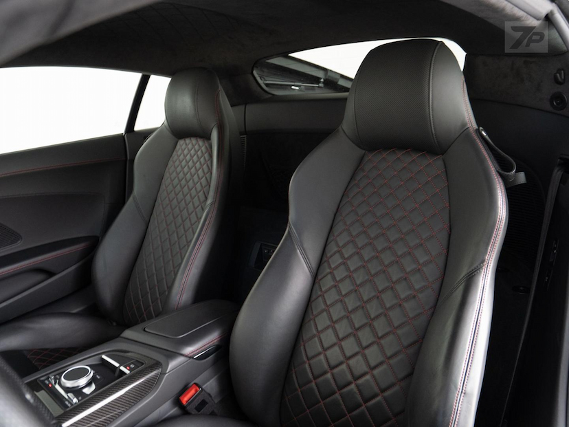 Foto do veículo AUDI R8  CP 5.2FSI P 2021 12.181 KM 1.639.000,00