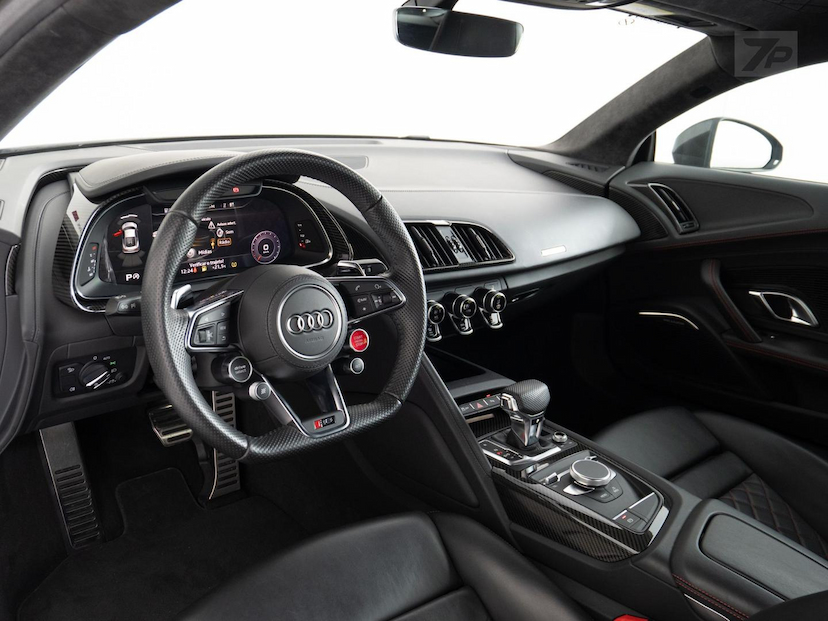 Foto do veículo AUDI R8  CP 5.2FSI P 2021 12.181 KM 1.639.000,00