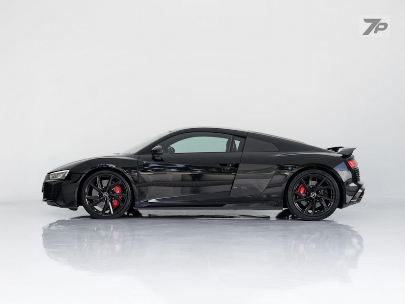 Foto do veículo AUDI R8  CP 5.2FSI P 2021 12.181 KM 1.639.000,00