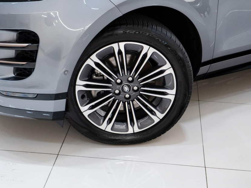 Foto do veículo LAND ROVER RANGE ROVER EVOQUE  SI4 HSE DYN. 2.0/FLEX AUT 2025 100 KM 448.500,00