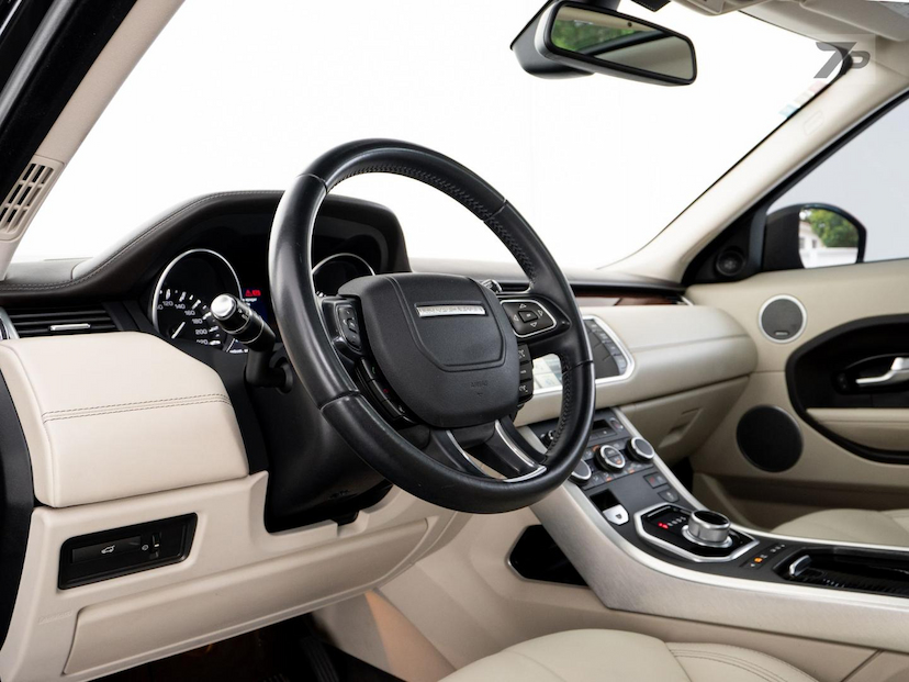 Foto do veículo LAND ROVER RANGE ROVER EVOQUE RANGE R. 2.0 AUT. 5P 2014 98.600 KM 109.000,00