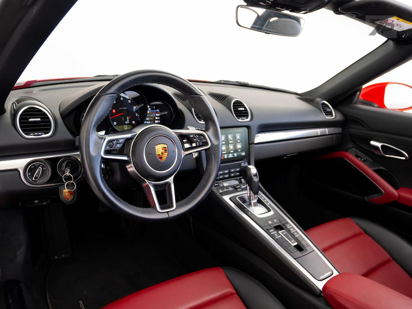 Foto do veículo PORSCHE 718  BOXSTER 2.0 300CV 2020 13.859 KM 480.000,00