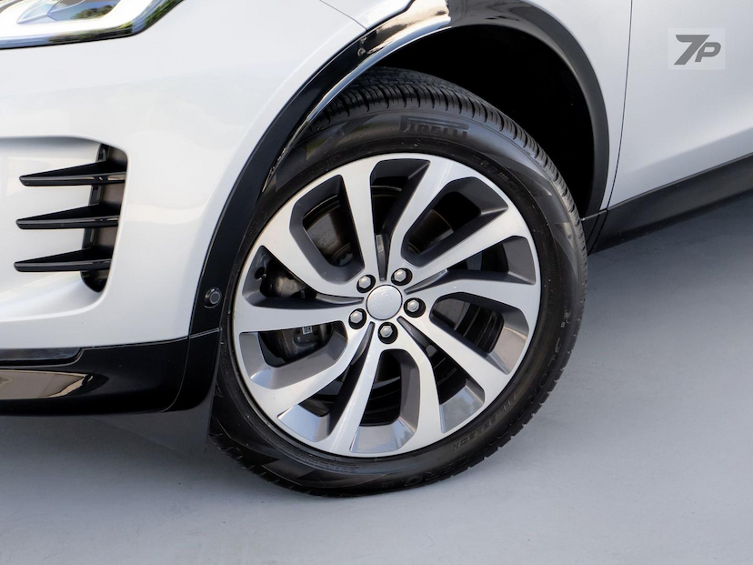 Foto do veículo LAND ROVER DISCOVERY DISC SPT P250FF SED7L 2024 21.266 KM 365.000,00
