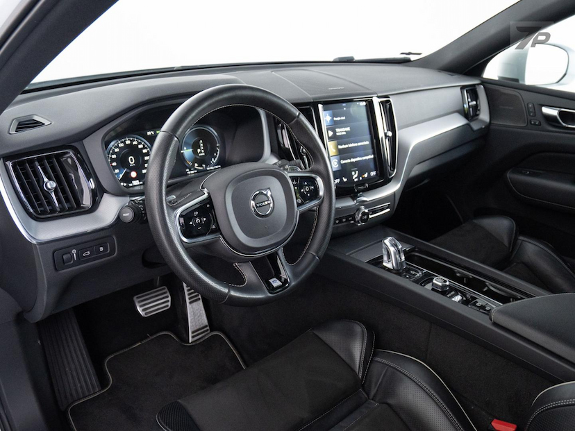 Foto do veículo VOLVO XC60 XC60 T-8 R-DESIGN 2.0 2019 59.639 KM 208.500,00