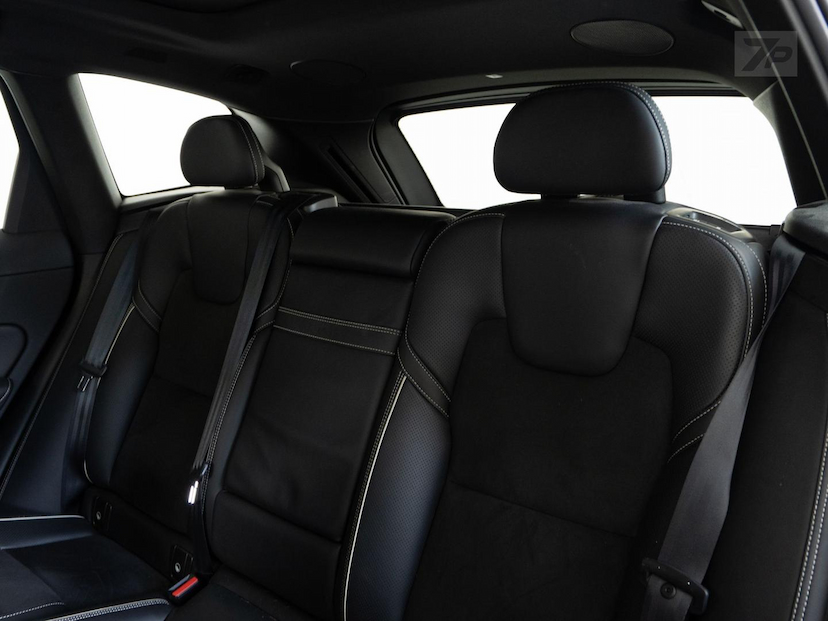 Foto do veículo VOLVO XC60 XC60 T-8 R-DESIGN 2.0 2019 59.639 KM 208.500,00