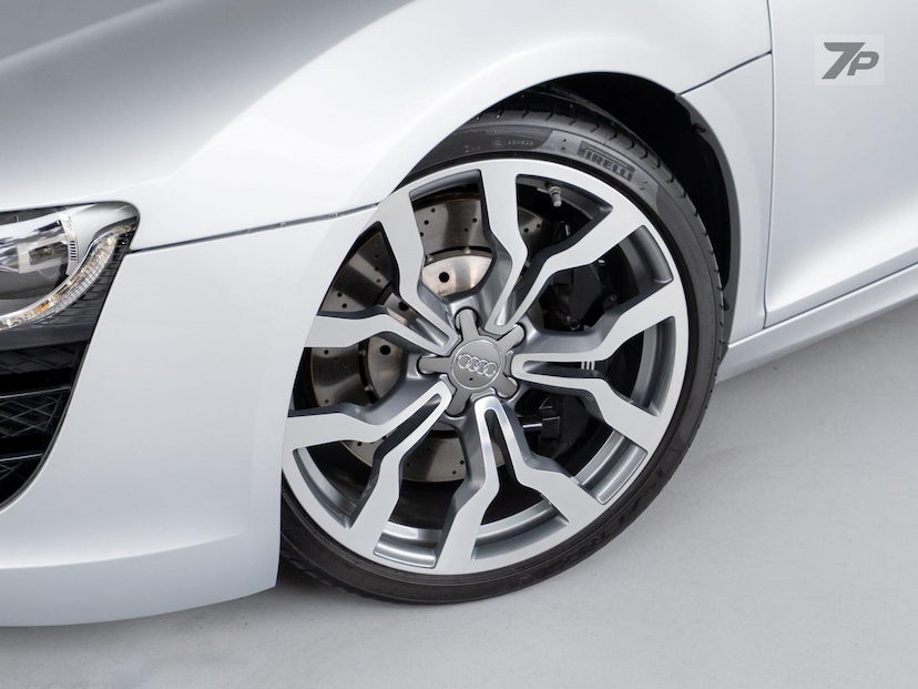 Foto do veículo AUDI R8  5.2 FSI V10 40V QUATTRO SPYDER 2011 4.701 KM 835.000,00