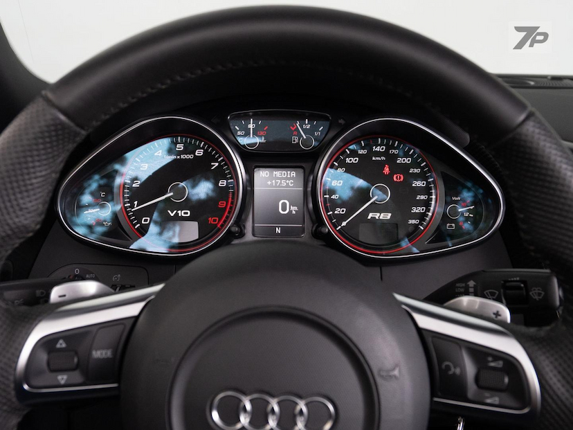 Foto do veículo AUDI R8  5.2 FSI V10 40V QUATTRO SPYDER 2011 4.701 KM 835.000,00
