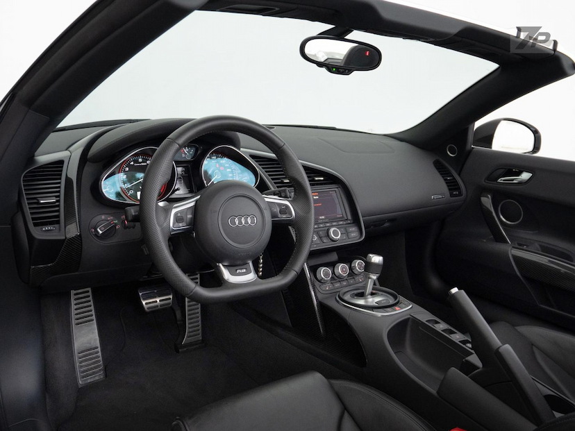 Foto do veículo AUDI R8  5.2 FSI V10 40V QUATTRO SPYDER 2011 4.701 KM 835.000,00